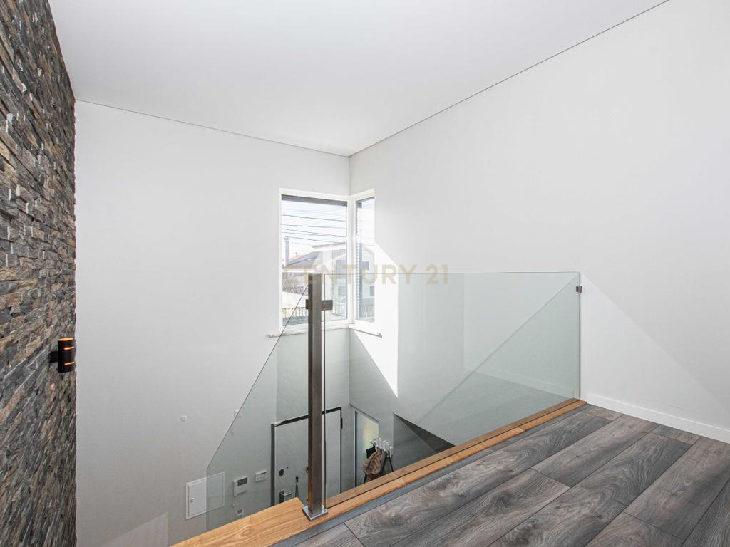 Moradia Isolada T4 Fernão Ferro, Seixal - Image 36