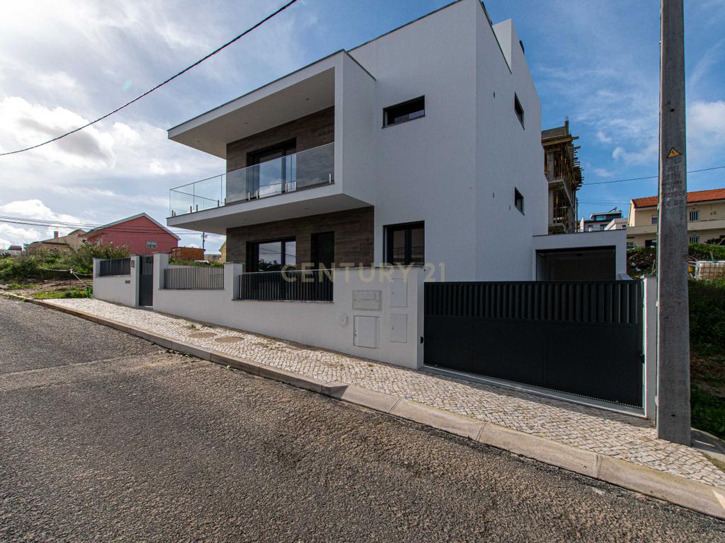 Moradia de 5 assoalhadas, Ramada, Odivelas - Image 1