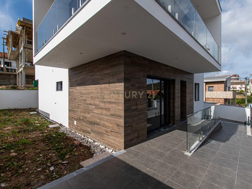 Moradia de 5 assoalhadas, Ramada, Odivelas - Image 6