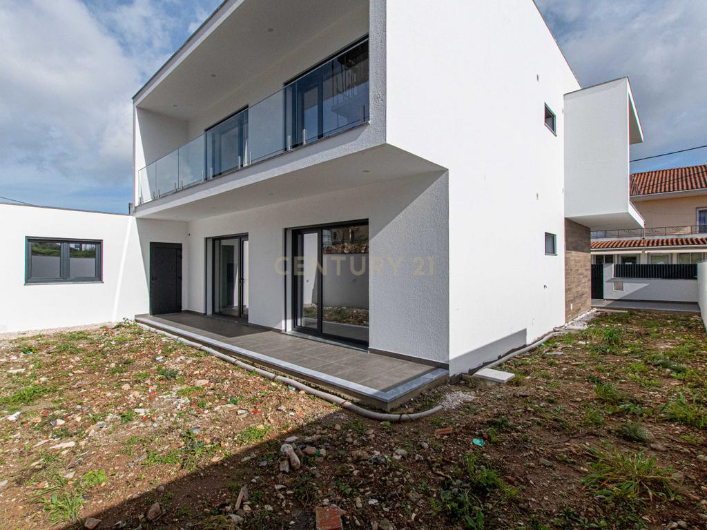 Moradia de 5 assoalhadas, Ramada, Odivelas - Image 7
