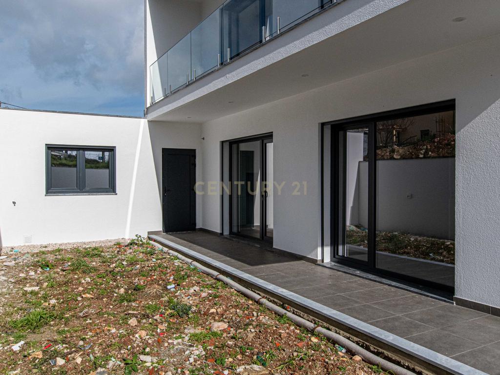 Moradia de 5 assoalhadas, Ramada, Odivelas - Image 8