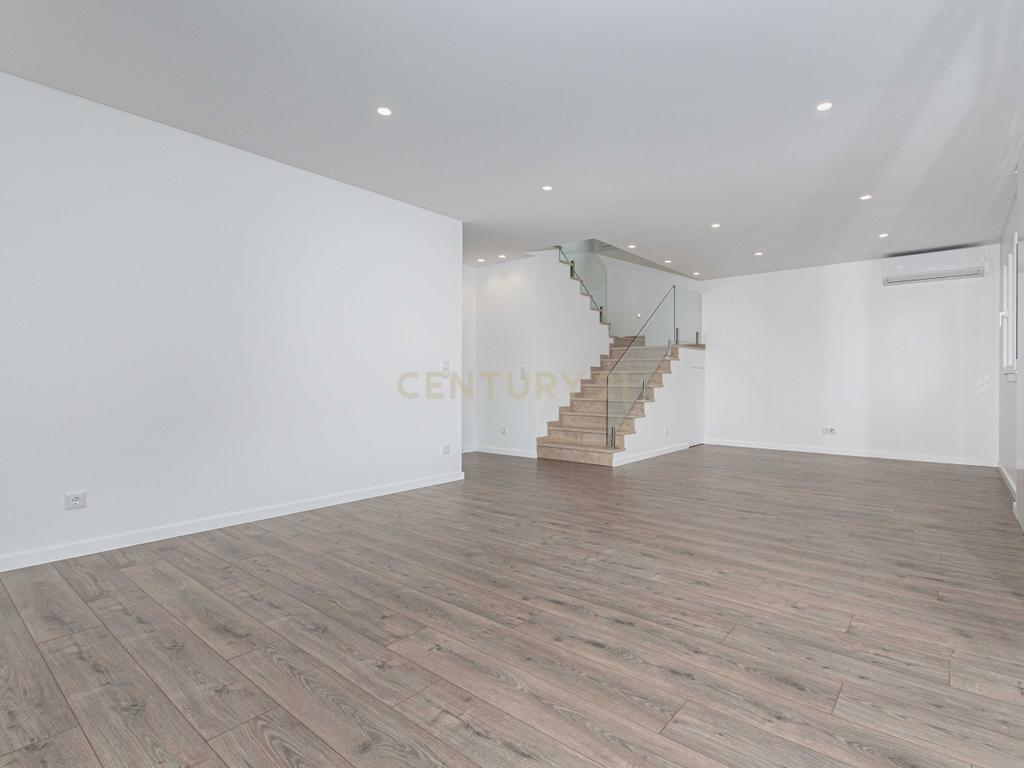 Moradia de 5 assoalhadas, Ramada, Odivelas - Image 32