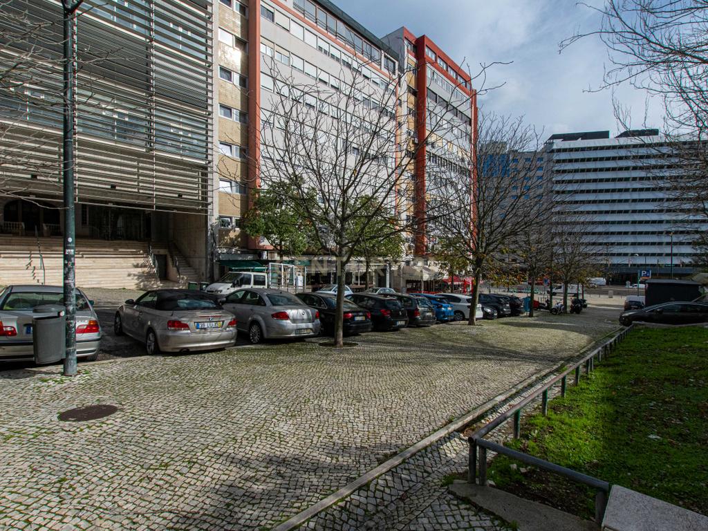 Apartamento T7 (Avenida Fontes Pereira de Melo/ Lisboa) - Image 34
