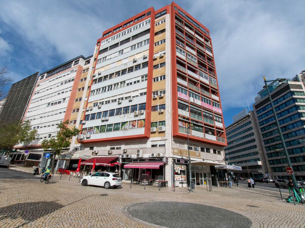 Apartamento T7 (Avenida Fontes Pereira de Melo/ Lisboa) - Image 1