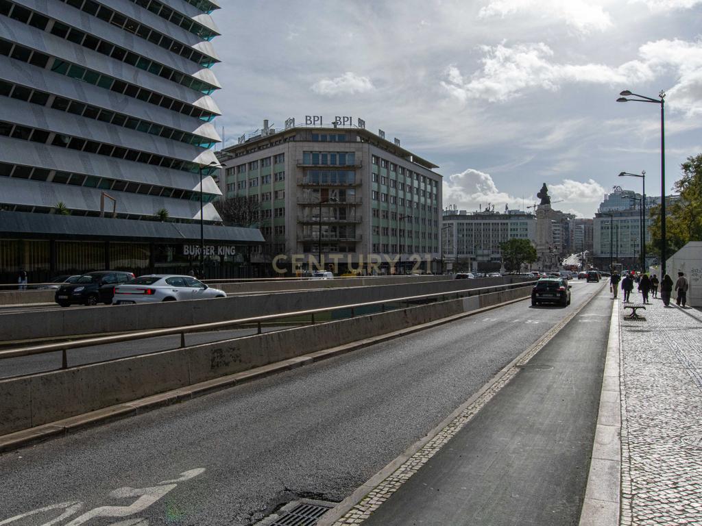 Apartamento T7 (Avenida Fontes Pereira de Melo/ Lisboa) - Image 4