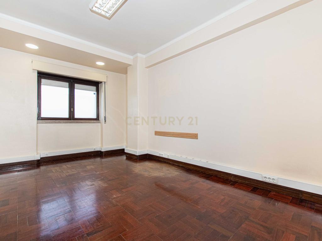 Apartamento T7 (Avenida Fontes Pereira de Melo/ Lisboa) - Image 8