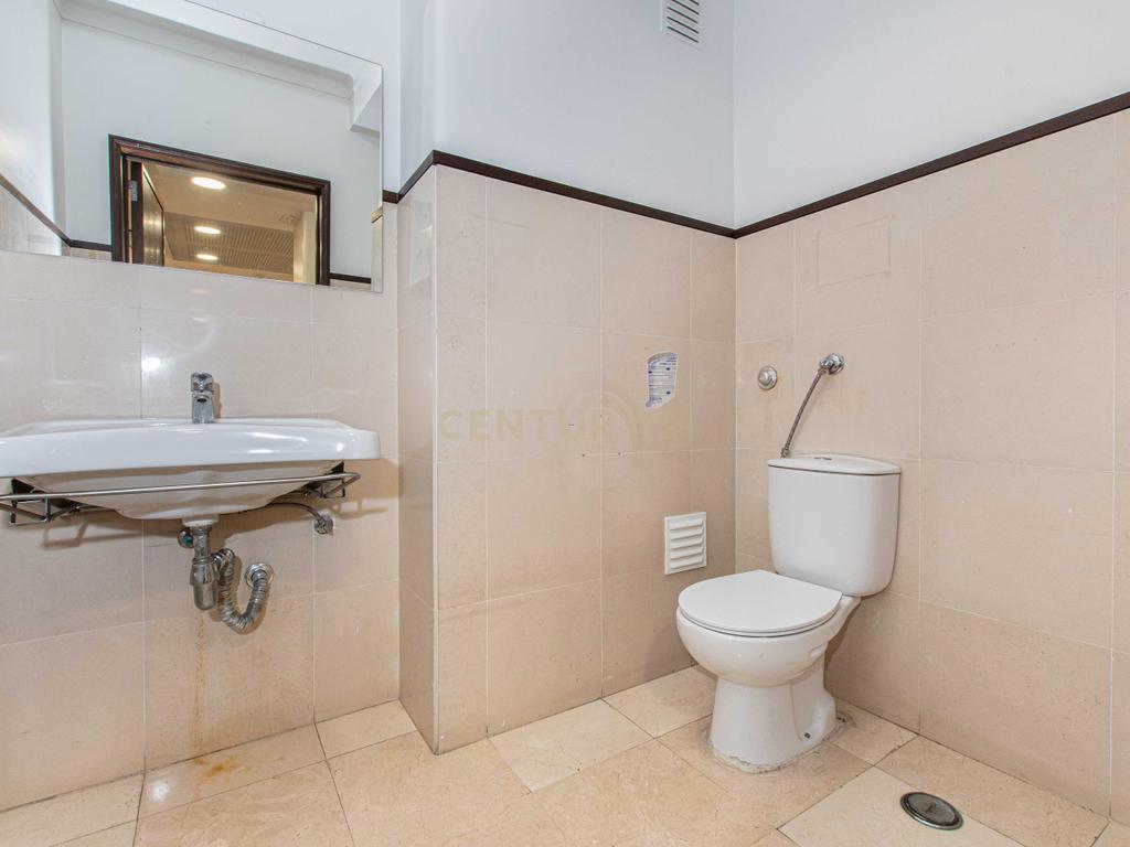 Apartamento T7 (Avenida Fontes Pereira de Melo/ Lisboa) - Image 20
