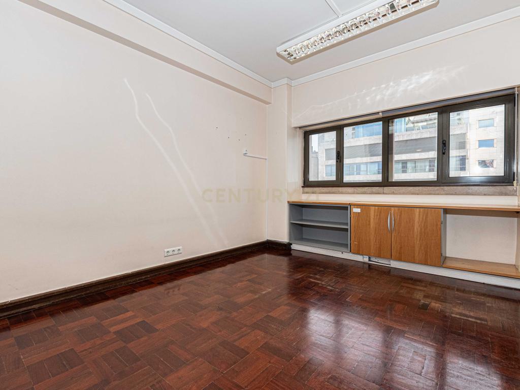 Apartamento T7 (Avenida Fontes Pereira de Melo/ Lisboa) - Image 36