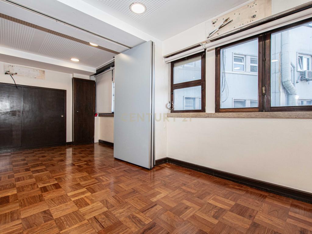 Apartamento T7 (Avenida Fontes Pereira de Melo/ Lisboa) - Image 16
