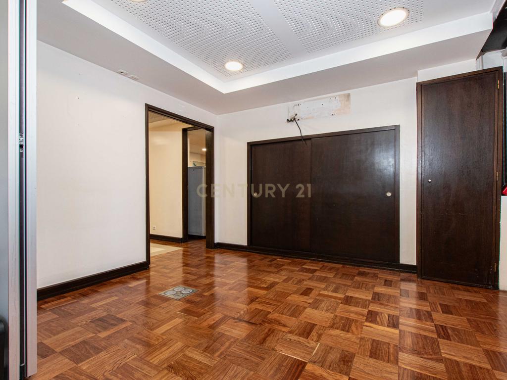 Apartamento T7 (Avenida Fontes Pereira de Melo/ Lisboa) - Image 17