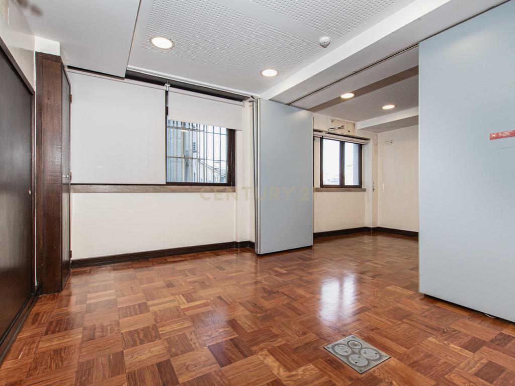 Apartamento T7 (Avenida Fontes Pereira de Melo/ Lisboa) - Image 18
