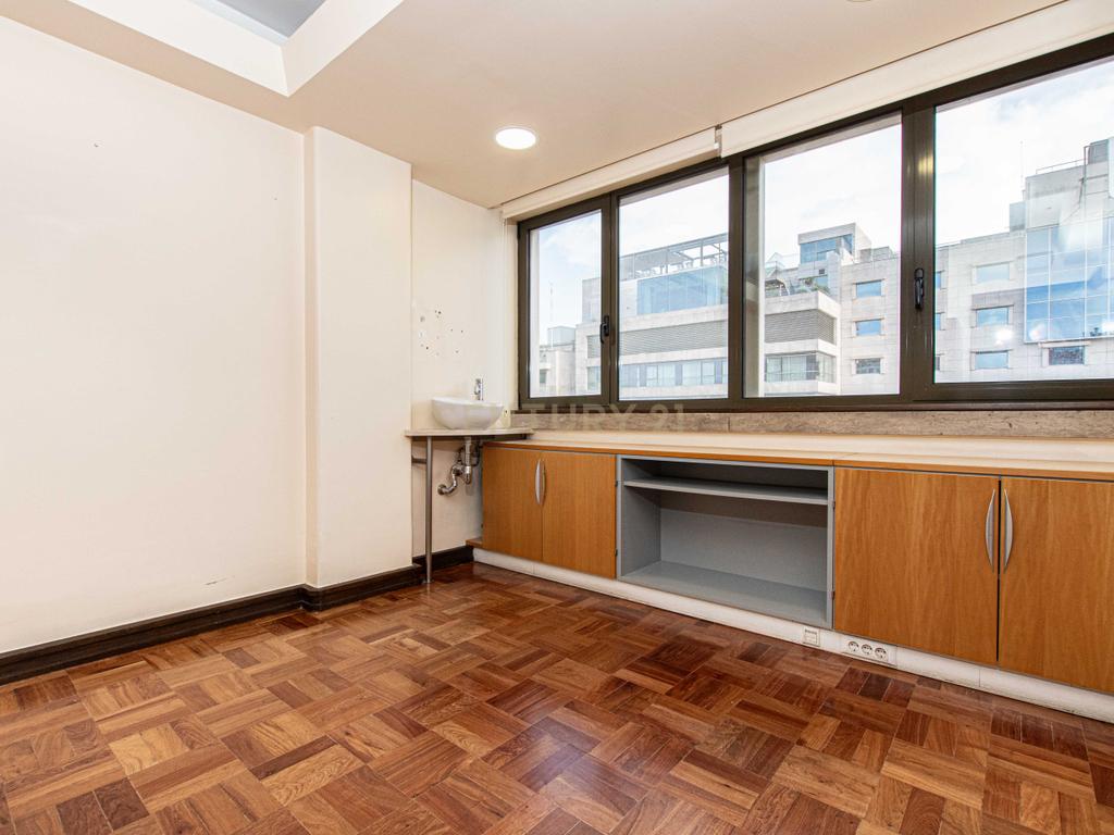 Apartamento T7 (Avenida Fontes Pereira de Melo/ Lisboa) - Image 35