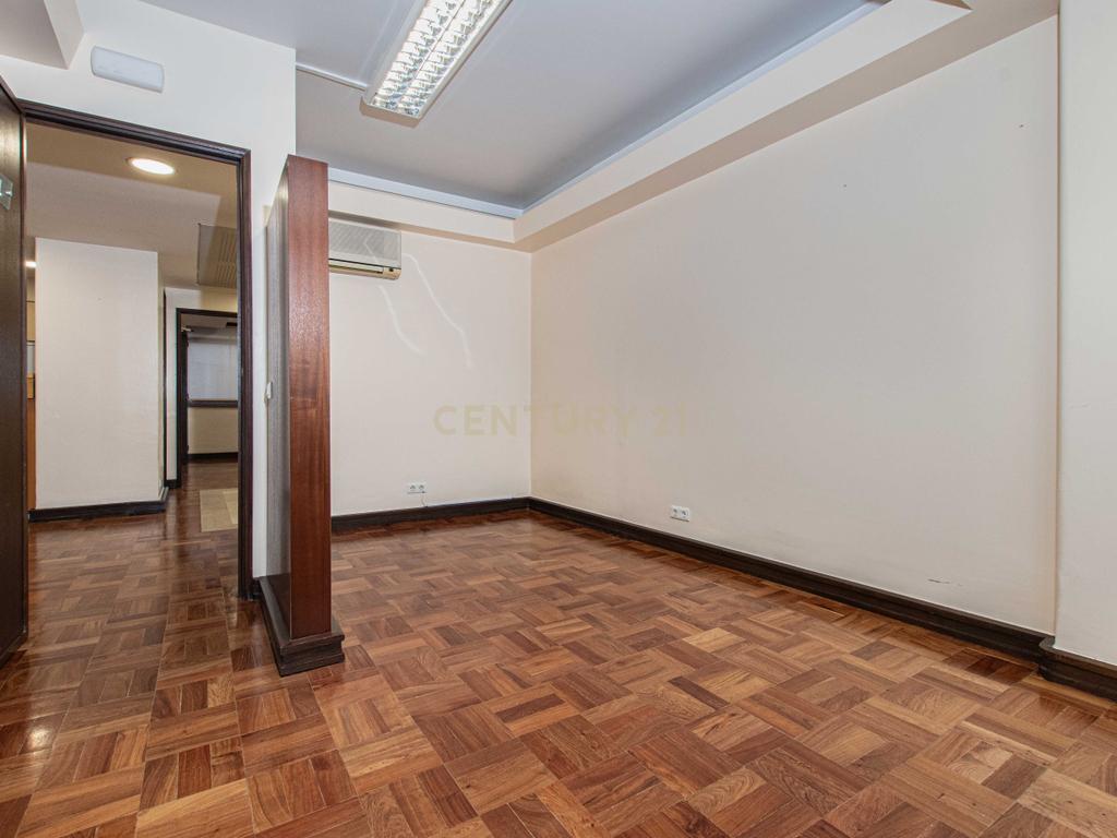 Apartamento T7 (Avenida Fontes Pereira de Melo/ Lisboa) - Image 37