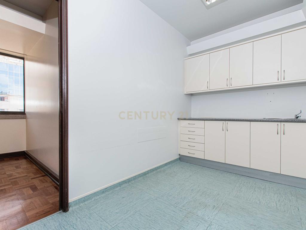 Apartamento T7 (Avenida Fontes Pereira de Melo/ Lisboa) - Image 22