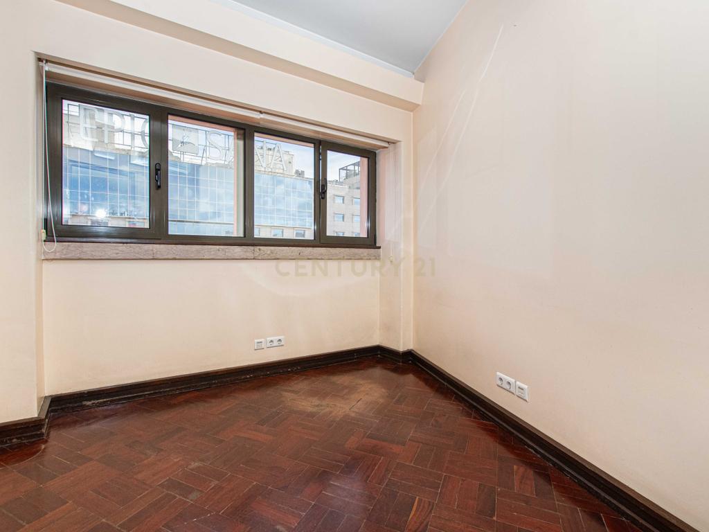 Apartamento T7 (Avenida Fontes Pereira de Melo/ Lisboa) - Image 26