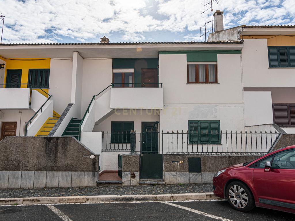 Andar de Moradia T2 em Nossa Senhora das Neves. - Image 1