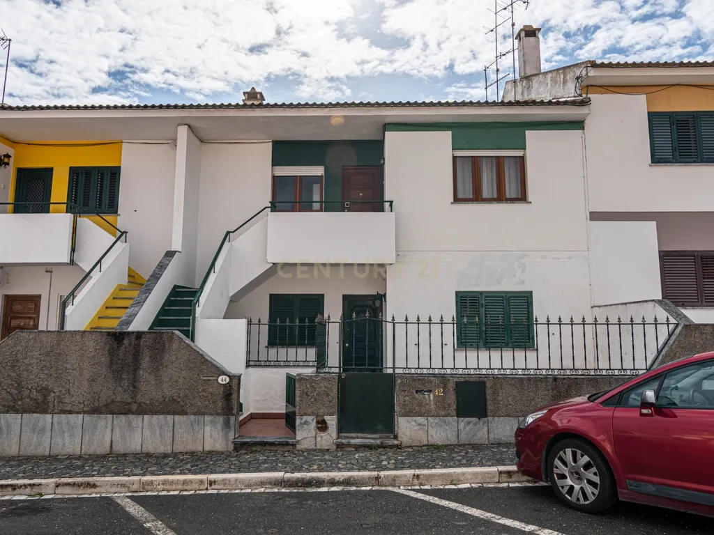 Andar de Moradia T2 em Nossa Senhora das Neves. - Image 1
