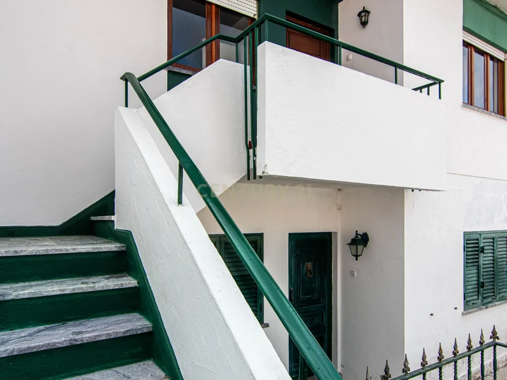 Andar de Moradia T2 em Nossa Senhora das Neves. - Image 5