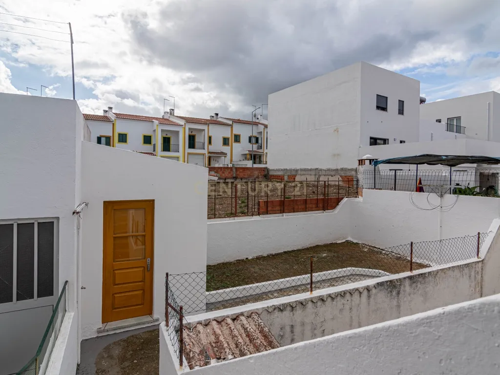 Andar de Moradia T2 em Nossa Senhora das Neves. - Image 26