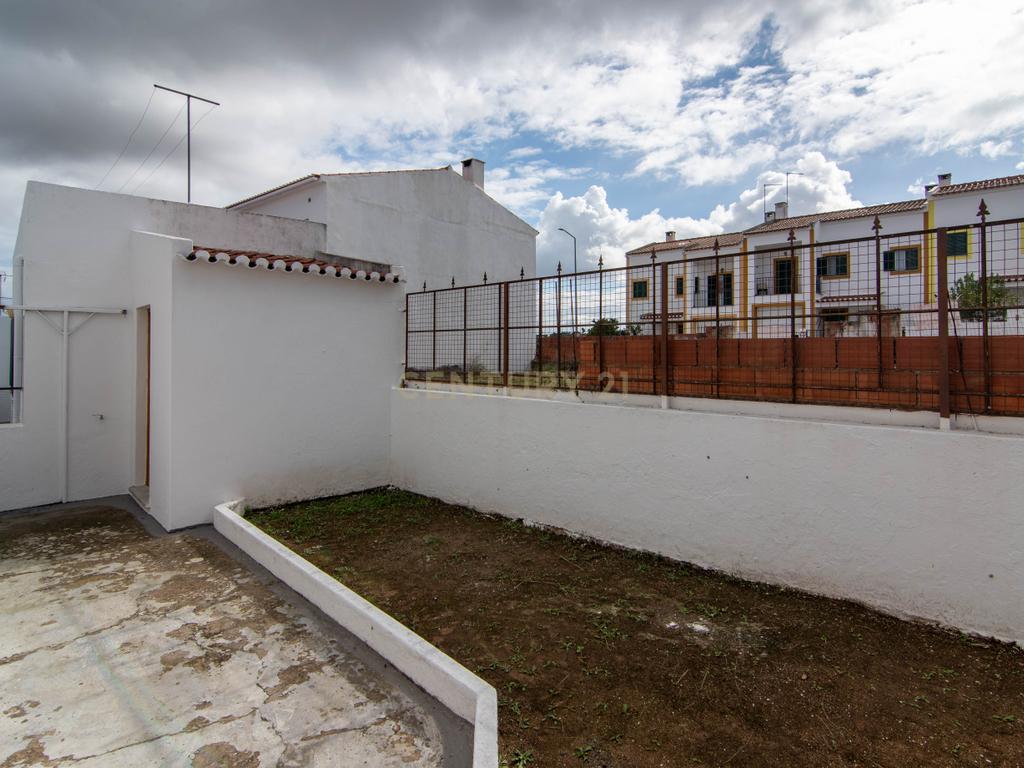 Andar de Moradia T2 em Nossa Senhora das Neves. - Image 23