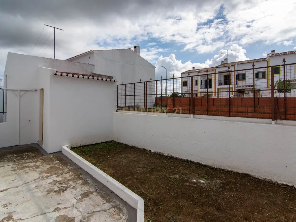 Andar de Moradia T2 em Nossa Senhora das Neves. - Image 23