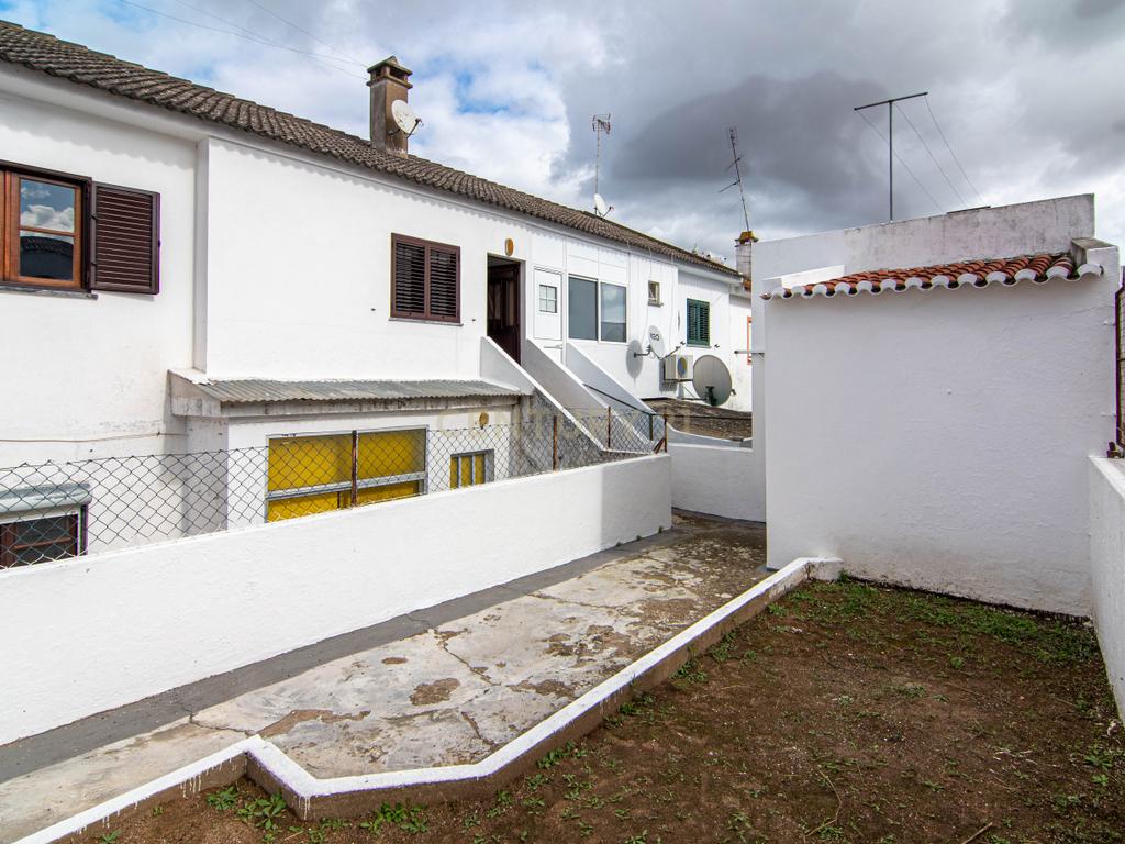 Andar de Moradia T2 em Nossa Senhora das Neves. - Image 25