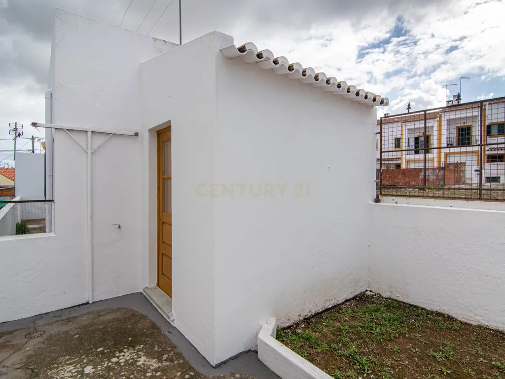 Andar de Moradia T2 em Nossa Senhora das Neves. - Image 24