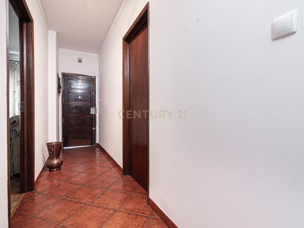 Andar de Moradia T2 em Nossa Senhora das Neves. - Image 11