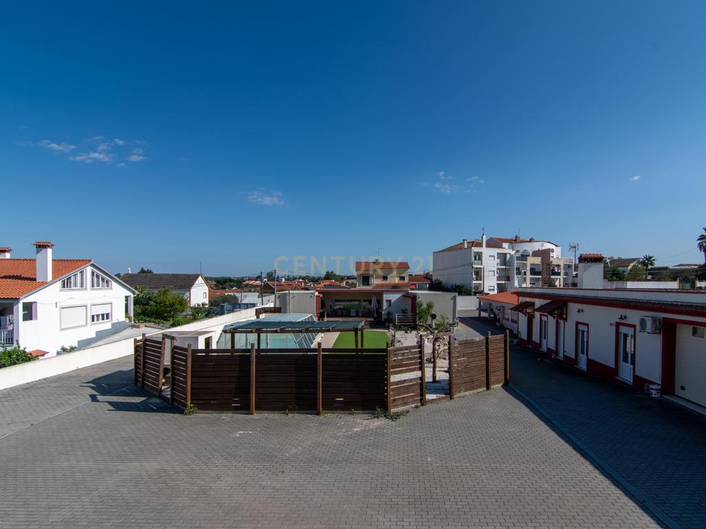 Moradia Independente com Piscina aquecida, Anexos e 3 BOXs (Riachos) - Image 54