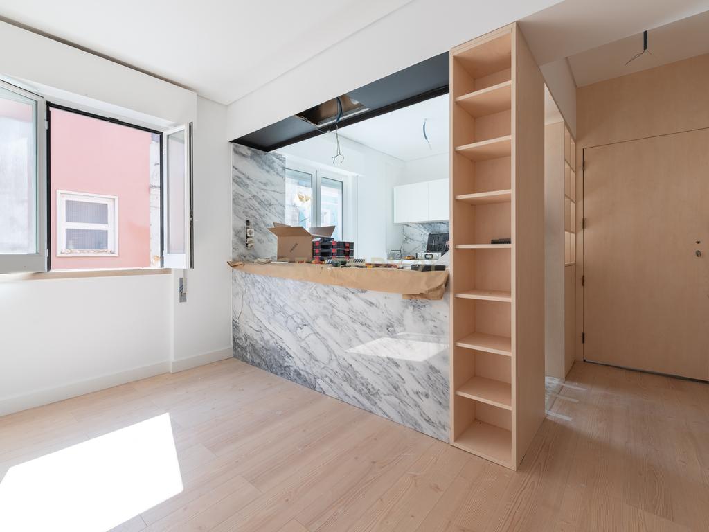 Apartamento T2 Totalmente Remodelado - Bairro Troino, Setúbal - Image 3