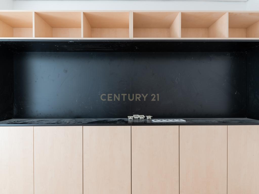 Apartamento T2 Totalmente Remodelado - Bairro Troino, Setúbal - Image 5