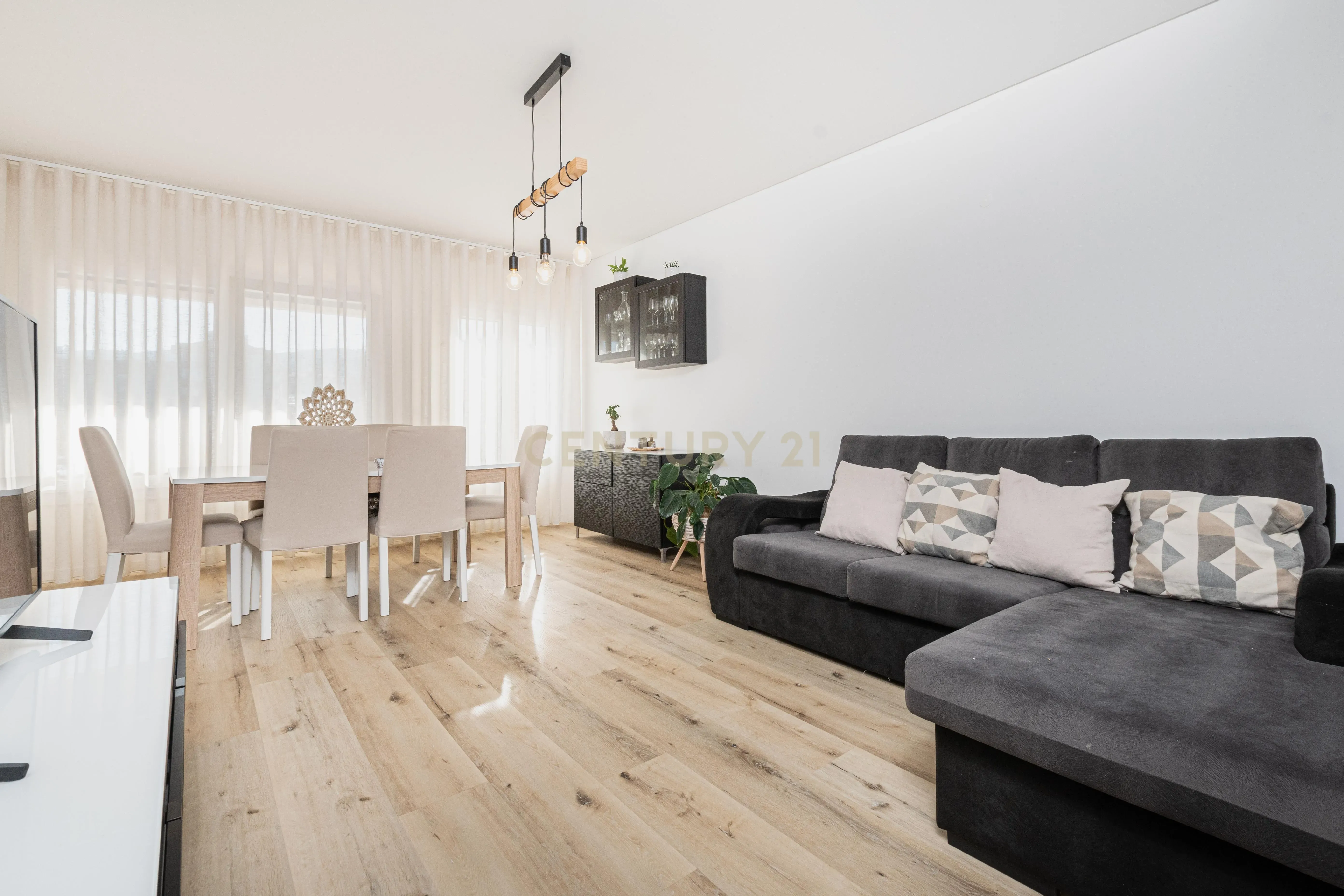 Elegante Apartamento T3 na Arruda dos Vinhos - Image 1