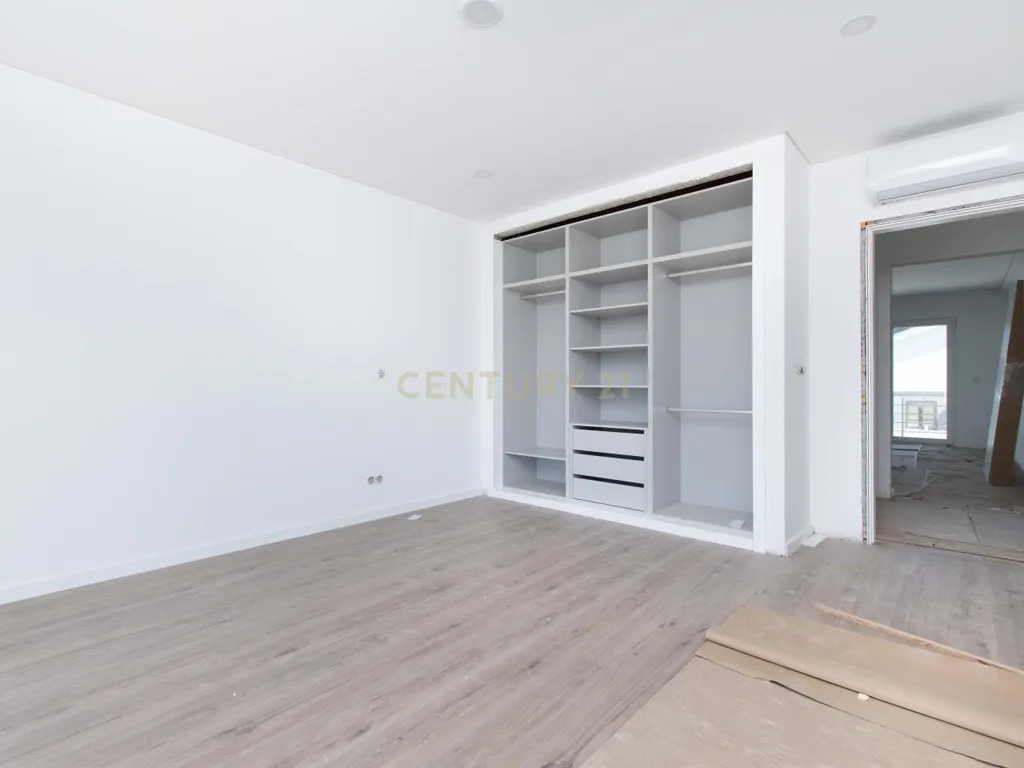 Moradia T4 com piscina - Image 11