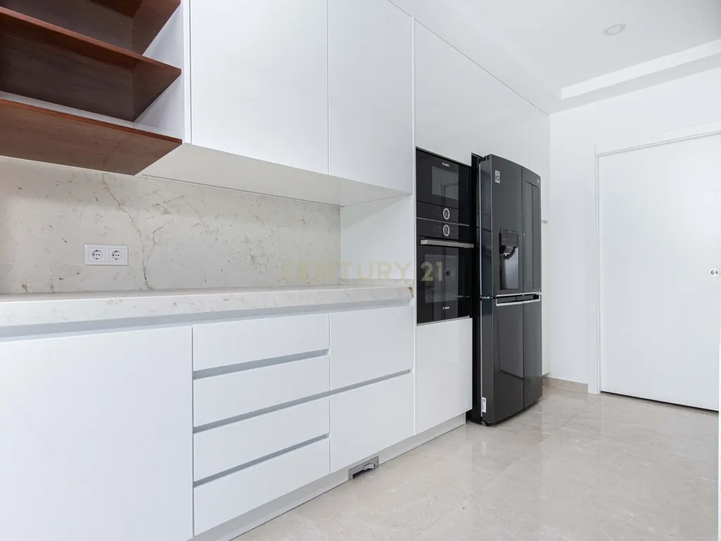 Moradia T4 com piscina - Image 13