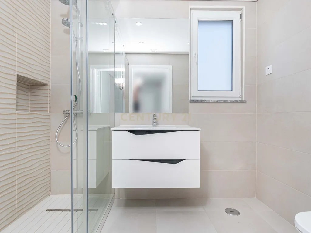 Moradia T4 com piscina - Image 10