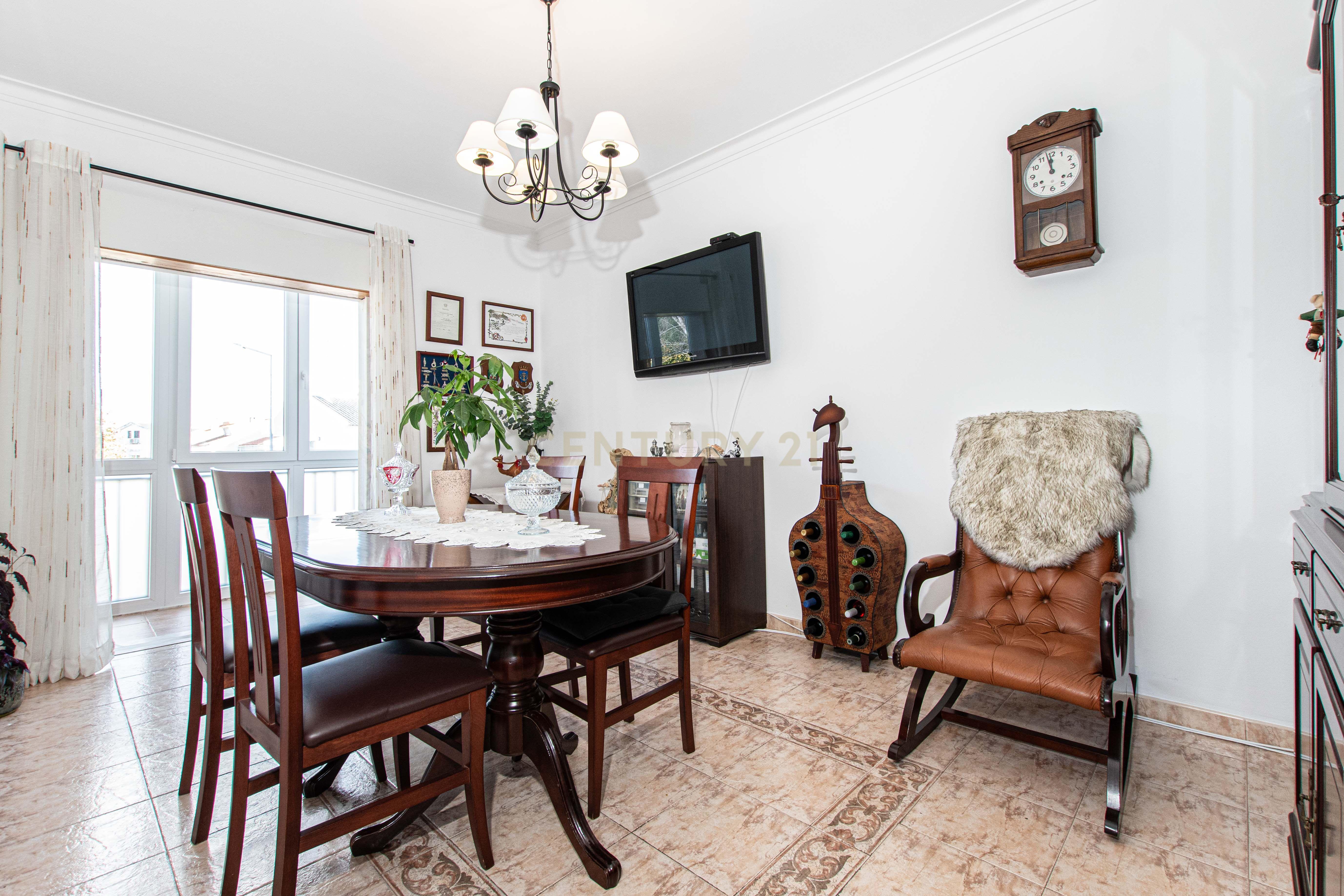 Apartamento T3 convertido em T2 (Mem Martins) - Image 6
