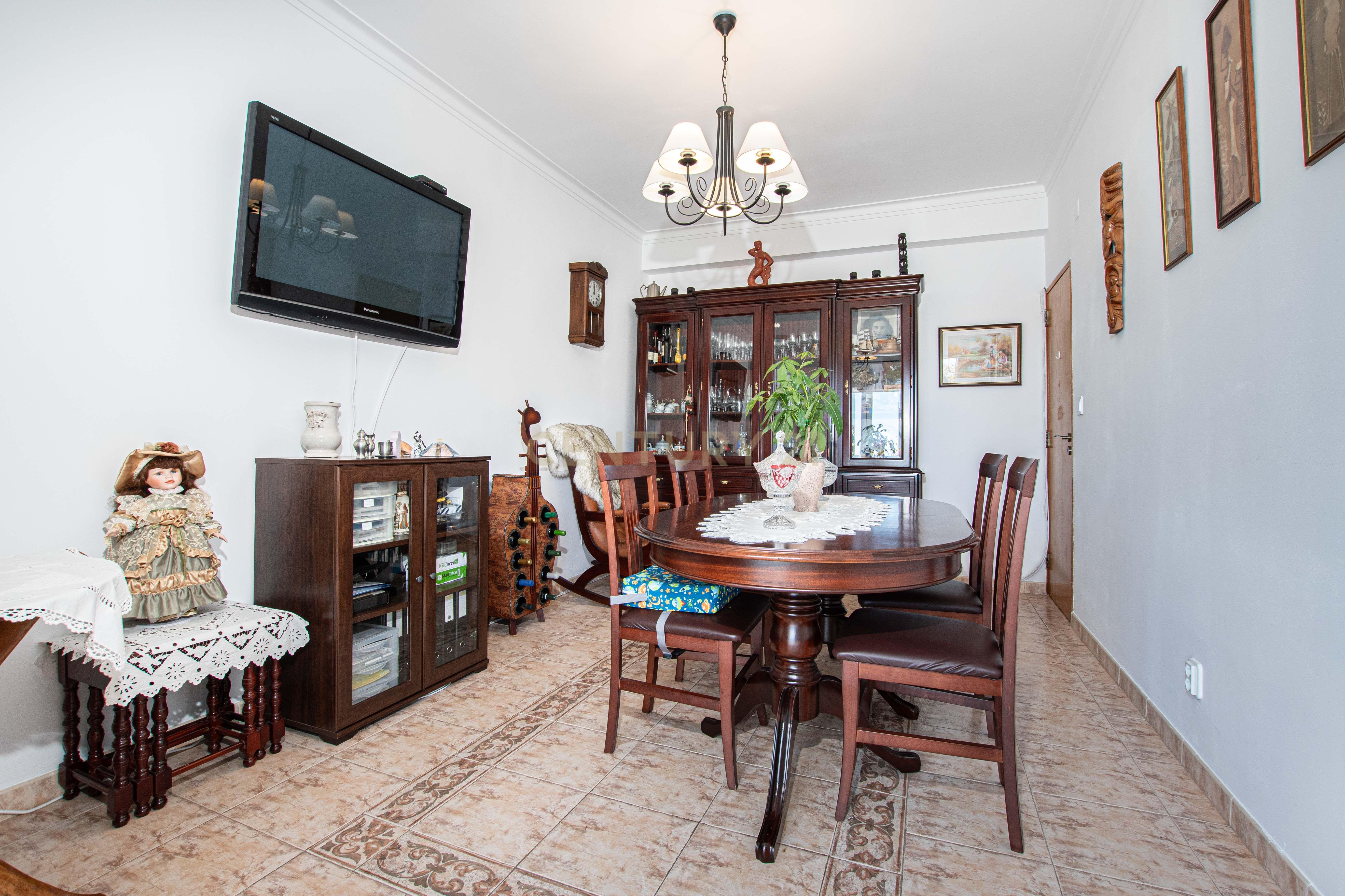 Apartamento T3 convertido em T2 (Mem Martins) - Image 8