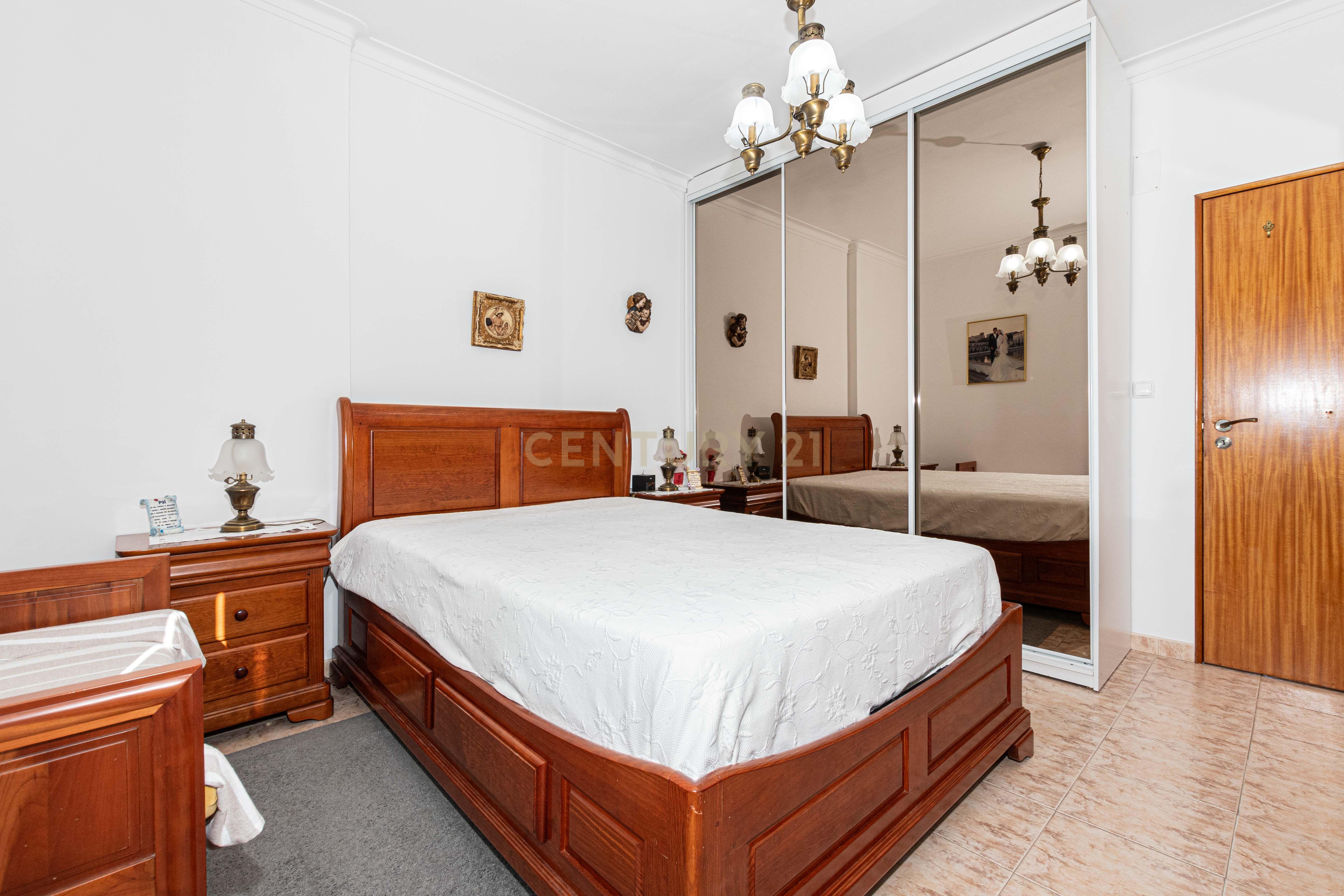 Apartamento T3 convertido em T2 (Mem Martins) - Image 20