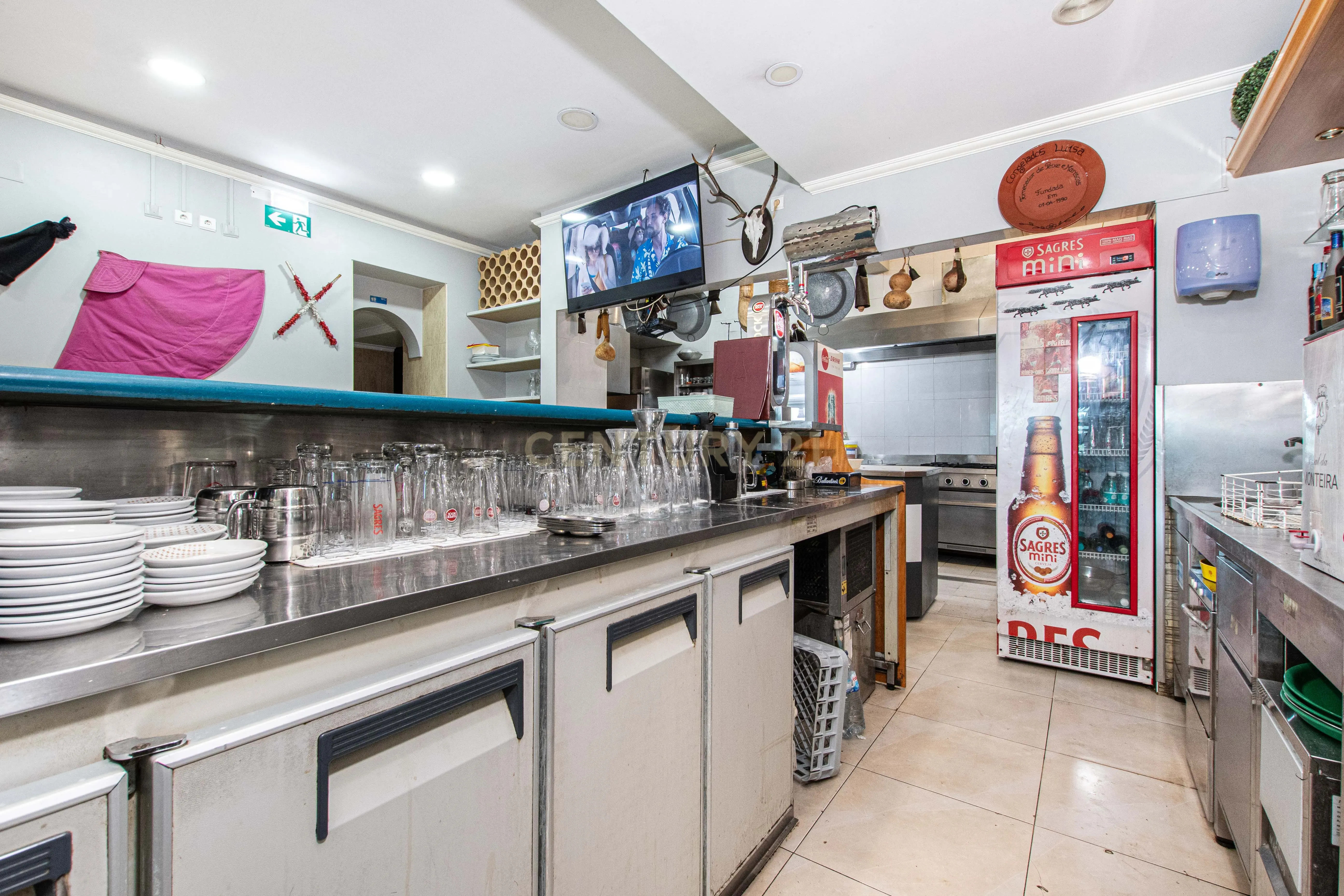 Moradia com restaurante e apartamento - Image 18