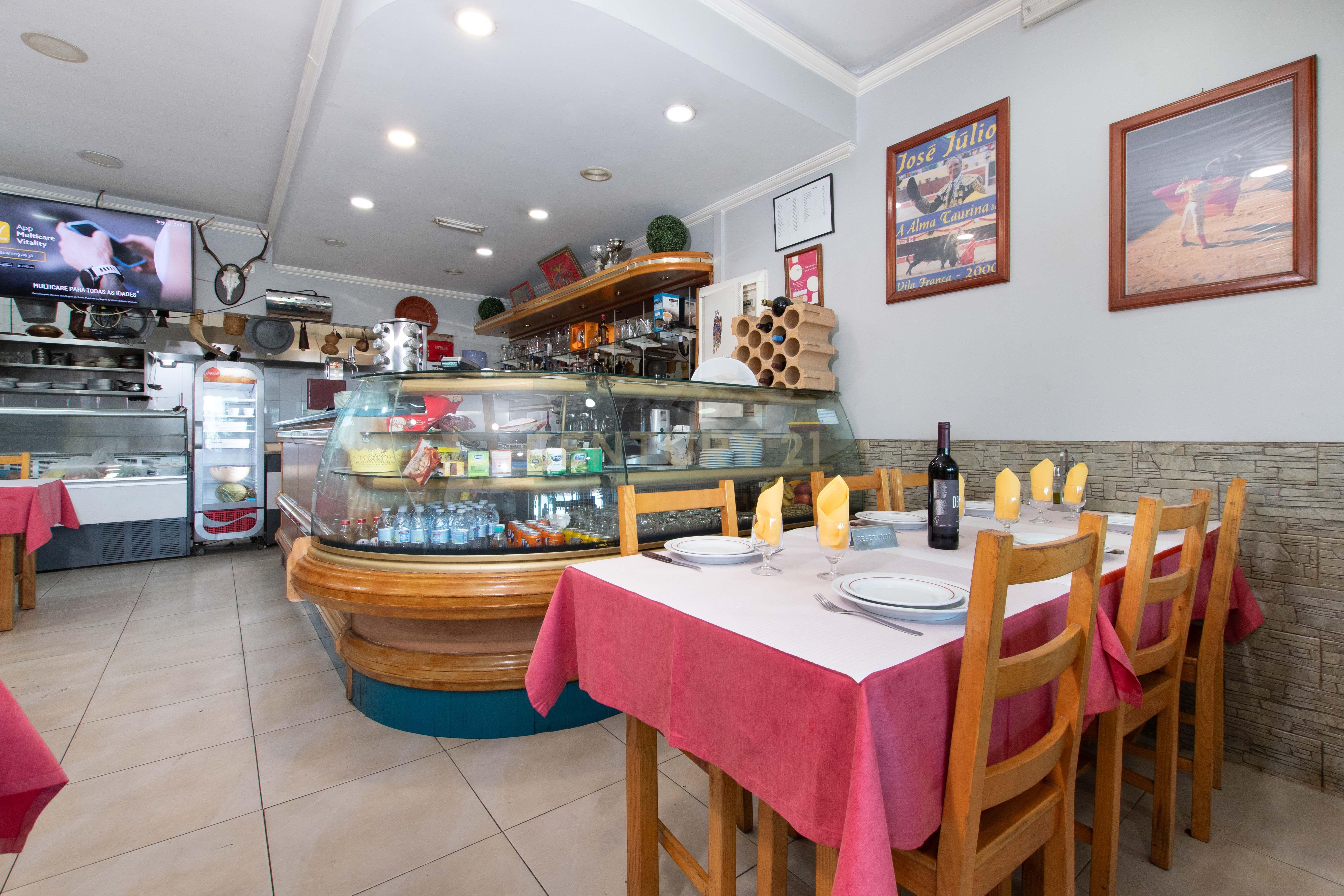 Moradia com restaurante e apartamento - Image 6