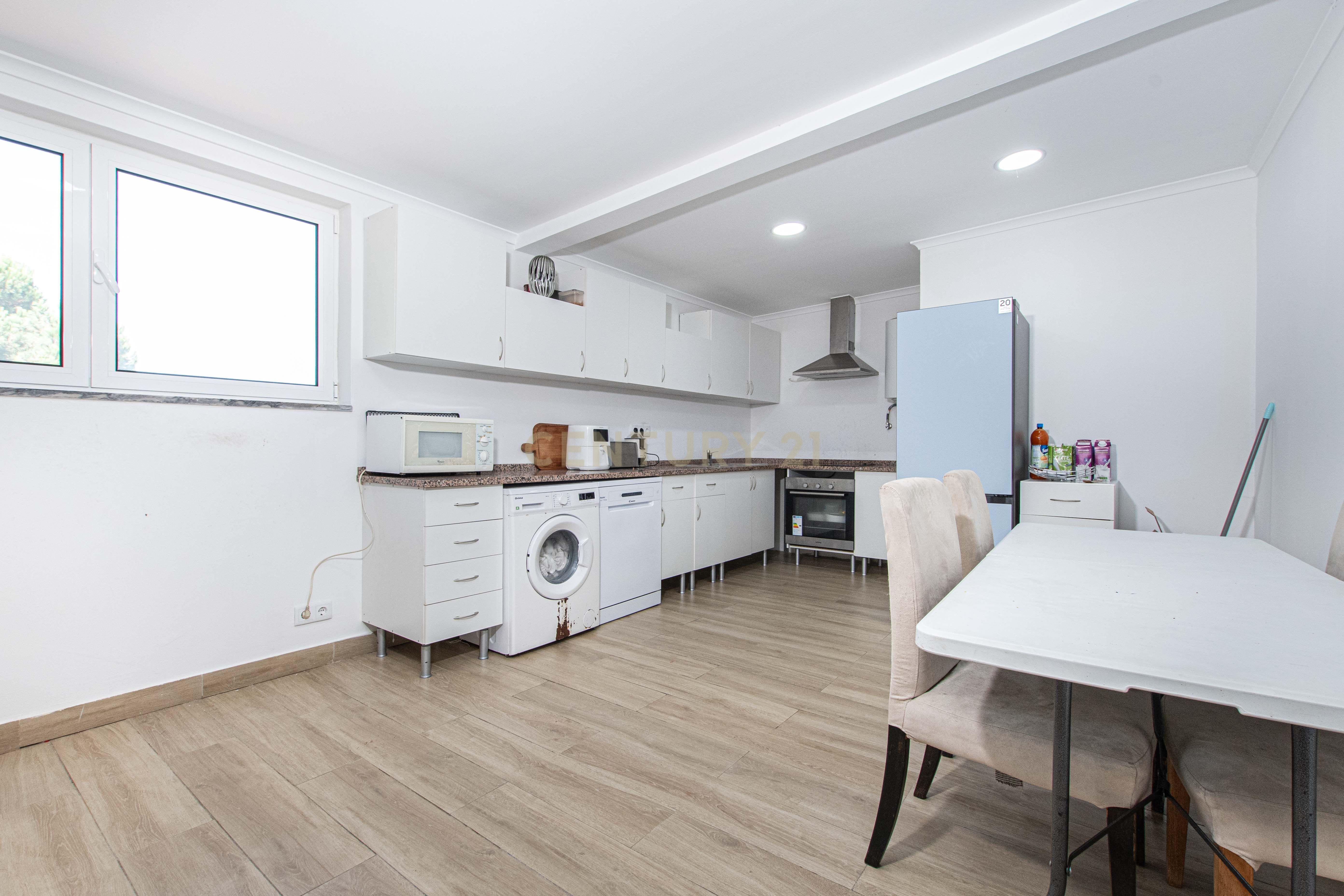 Moradia com restaurante e apartamento - Image 36
