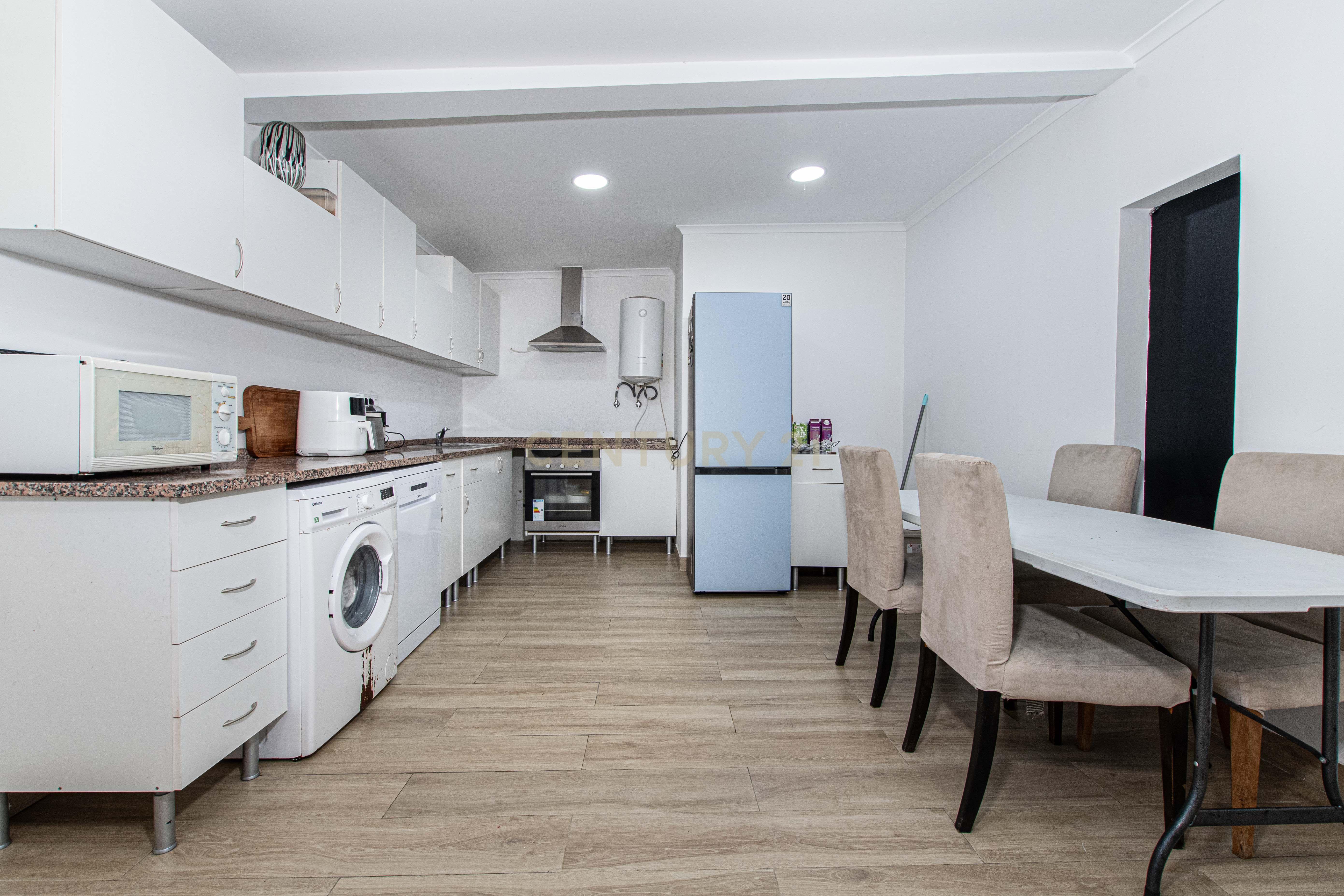 Moradia com restaurante e apartamento - Image 40