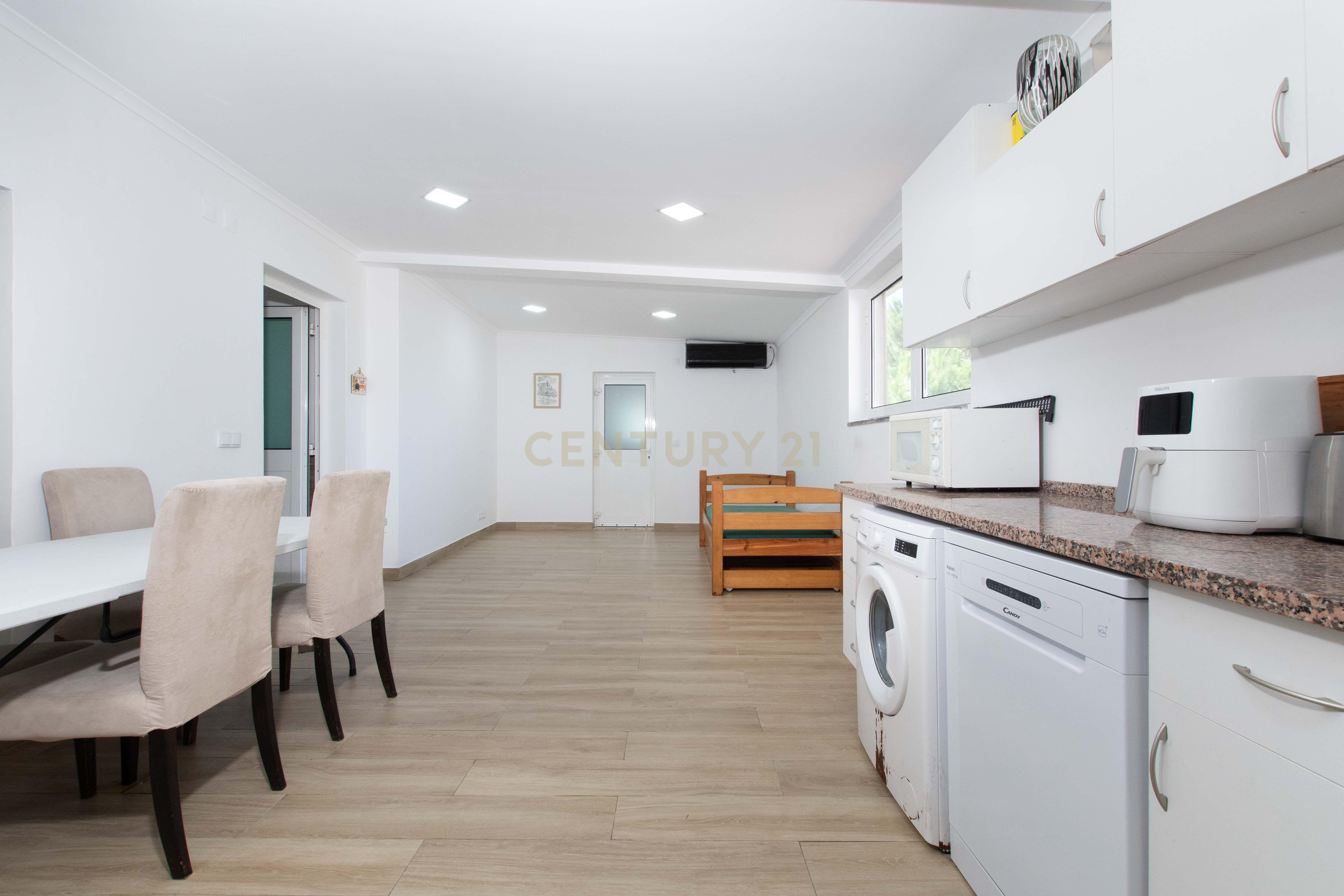 Moradia com restaurante e apartamento - Image 37