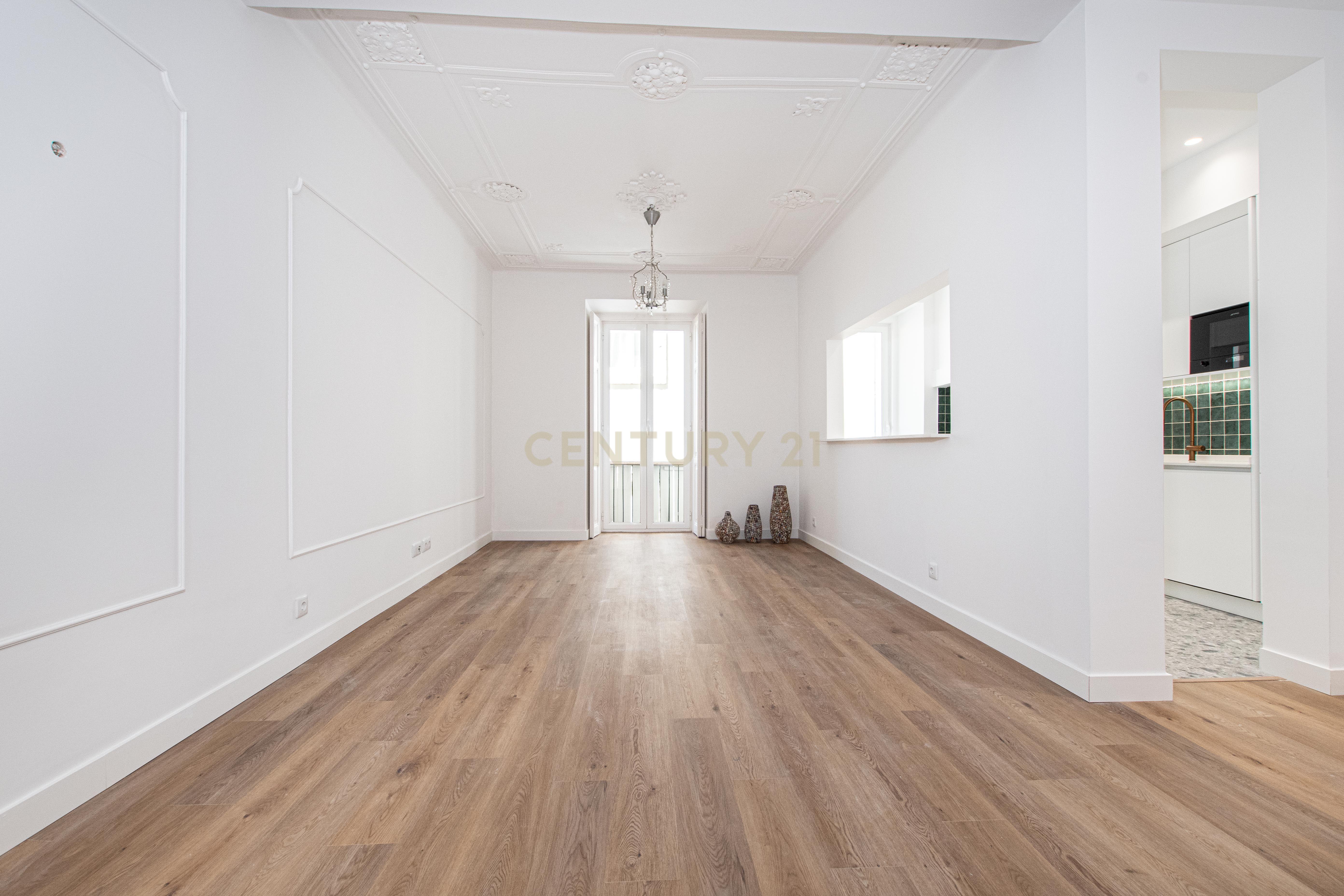 Apartamento remodelado T3 com varanda no Príncipe Real - Image 2
