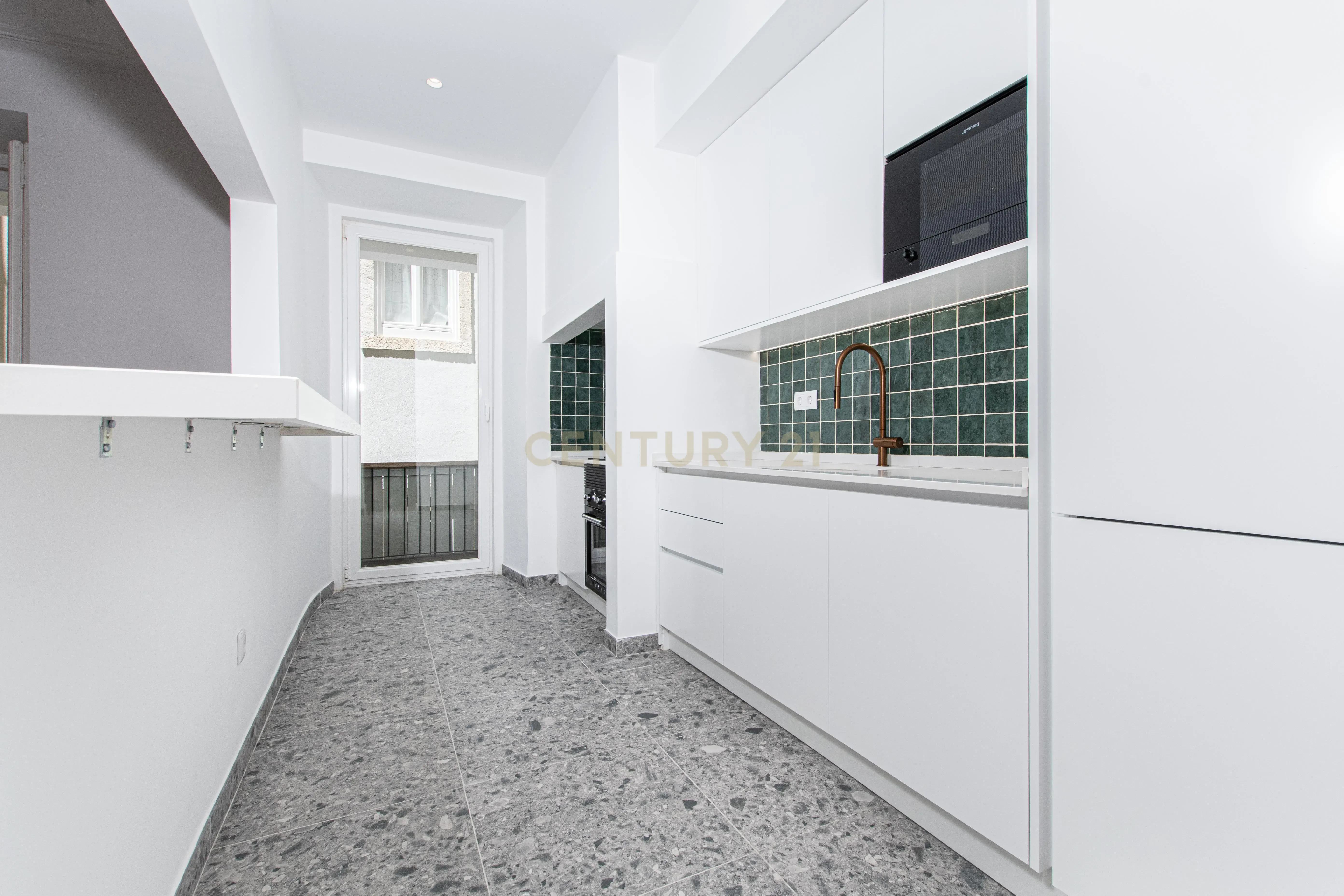 Apartamento remodelado T3 com varanda no Príncipe Real - Image 17