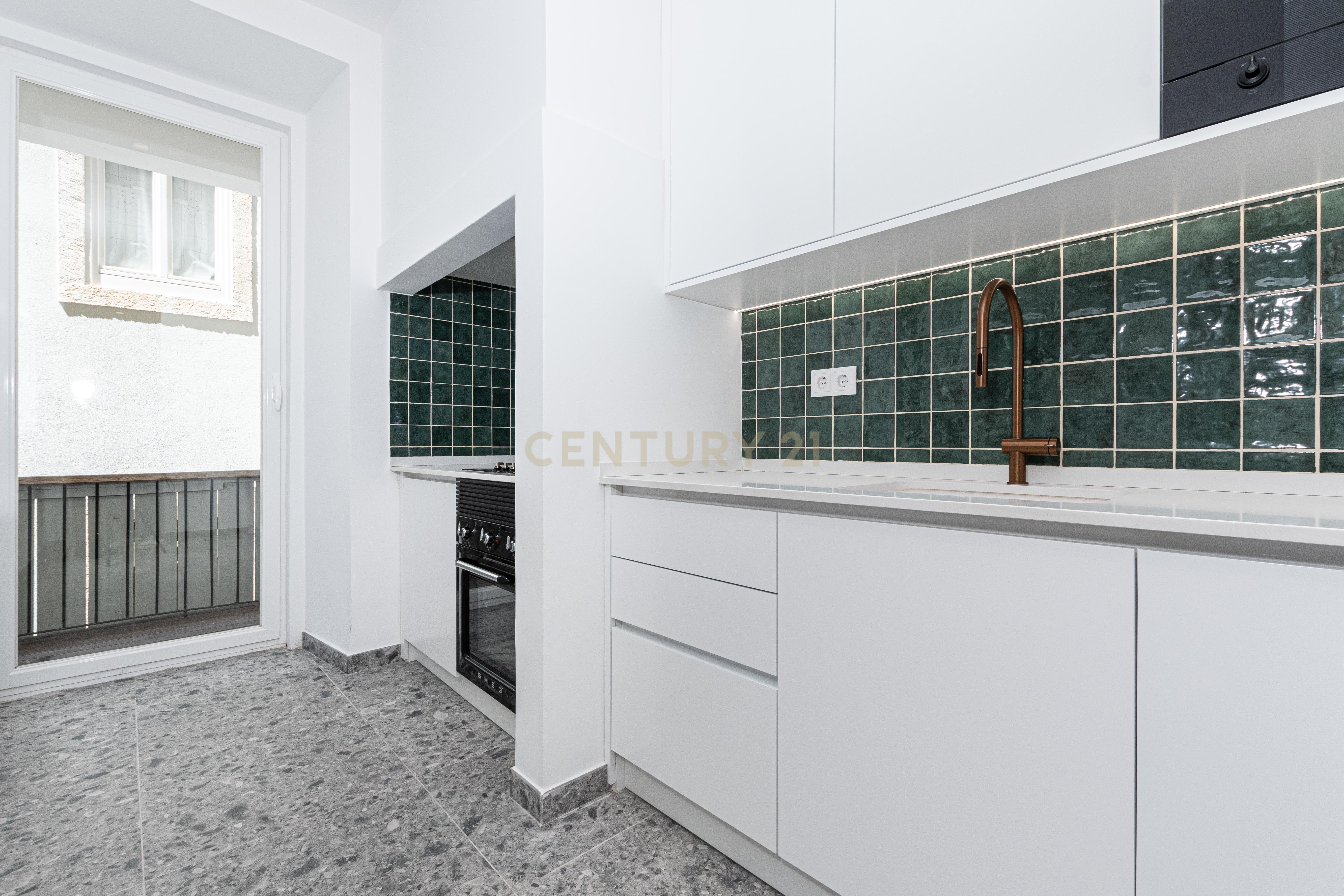 Apartamento remodelado T3 com varanda no Príncipe Real - Image 15