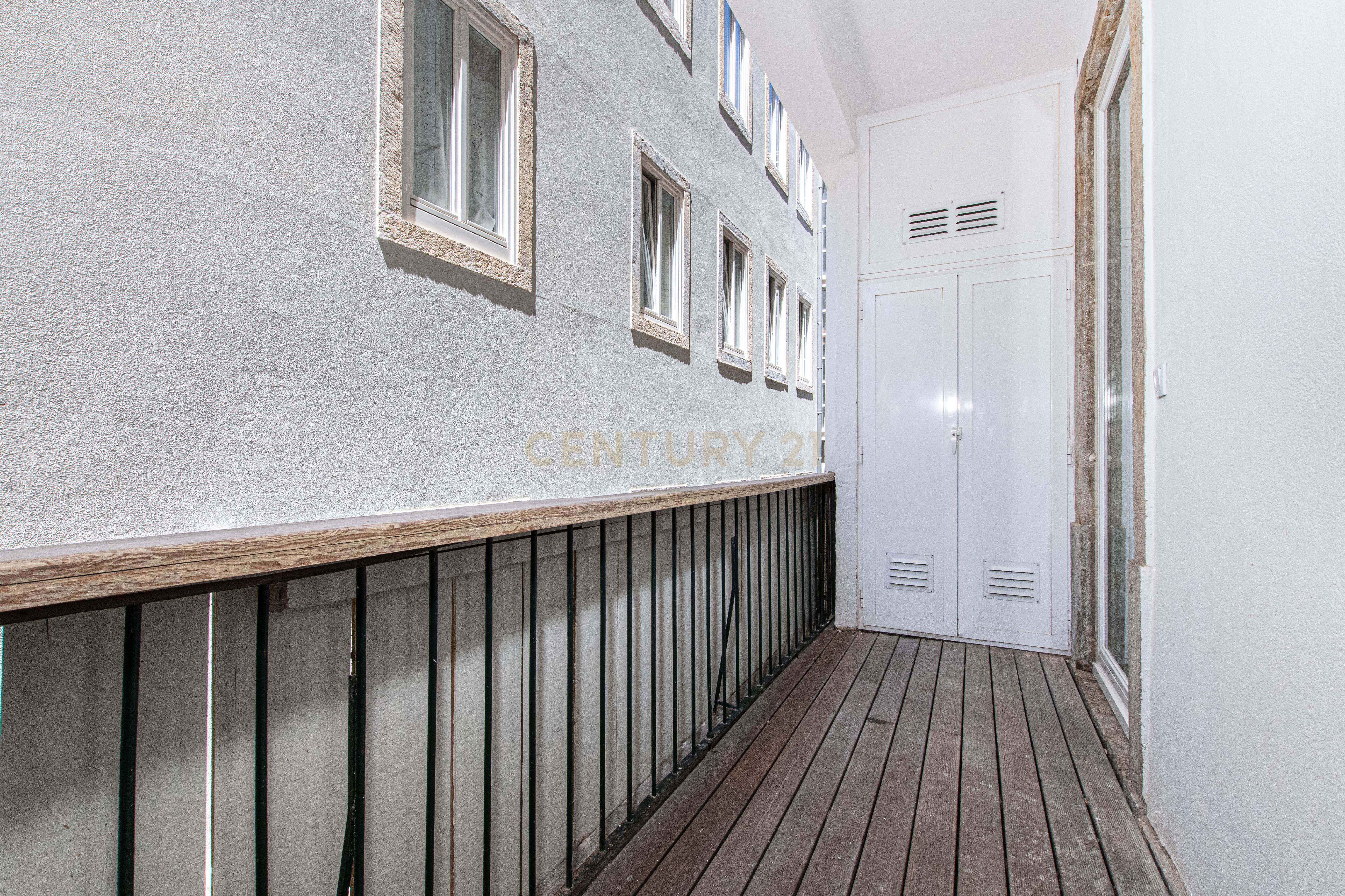 Apartamento remodelado T3 com varanda no Príncipe Real - Image 20