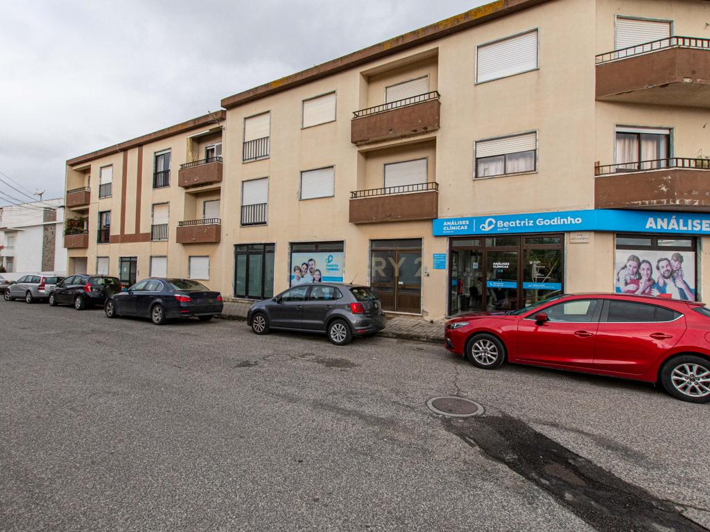 Apartamento T3+1 Centro do Bombarral - Image 25