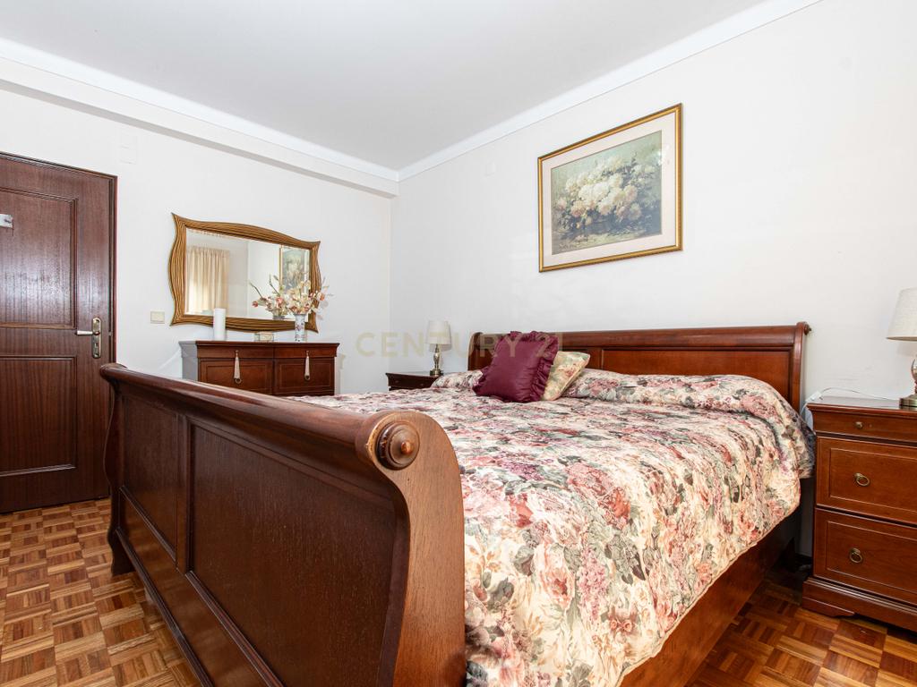 Apartamento T3+1 Centro do Bombarral - Image 19