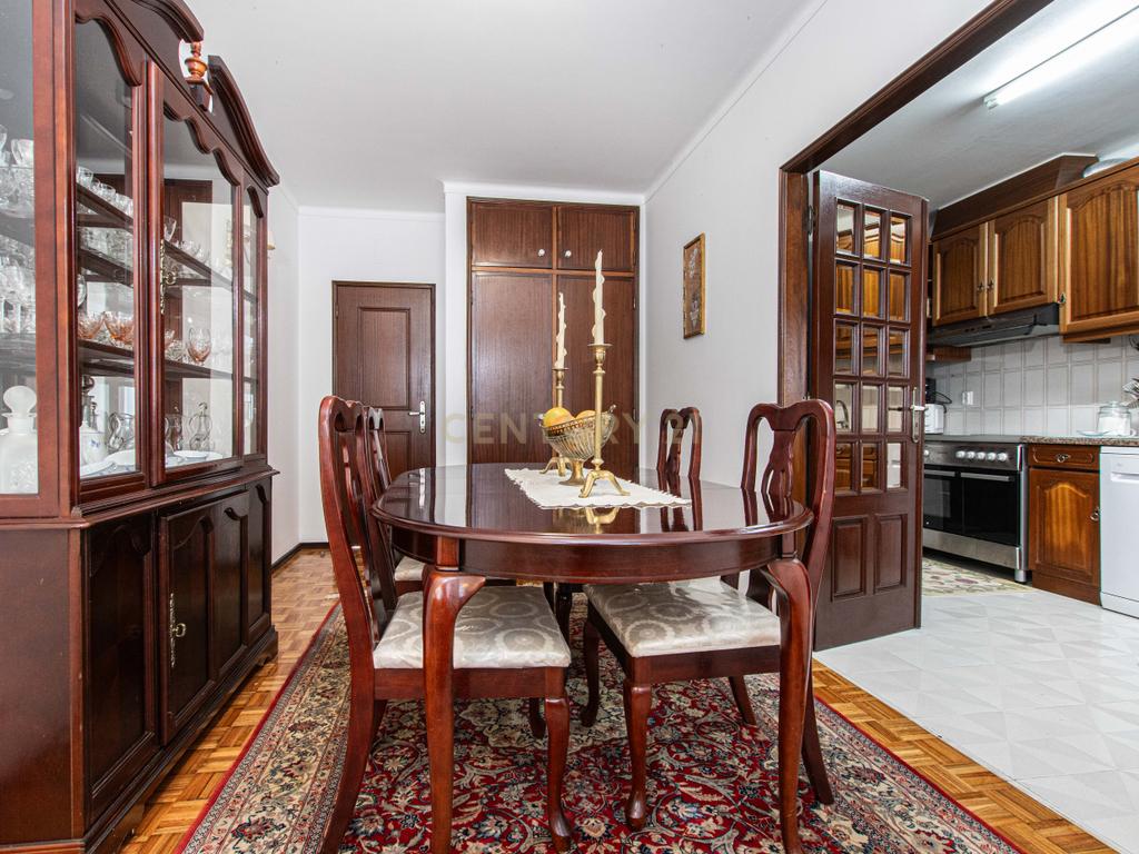 Apartamento T3+1 Centro do Bombarral - Image 17